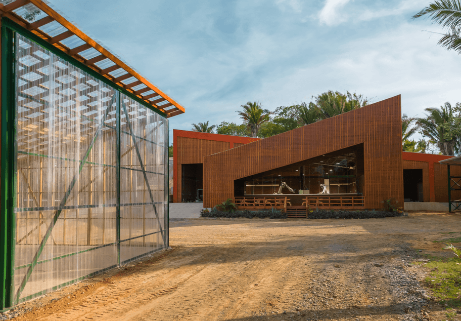 Manufacturing teams working inside Próspera's nearshoring facilities at sunset.