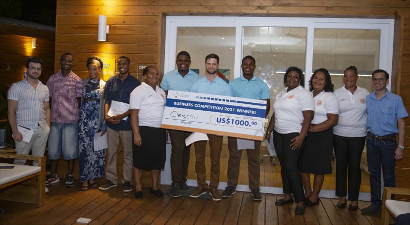 Próspera Foundation helps Roatan entrepreneurs to succeed