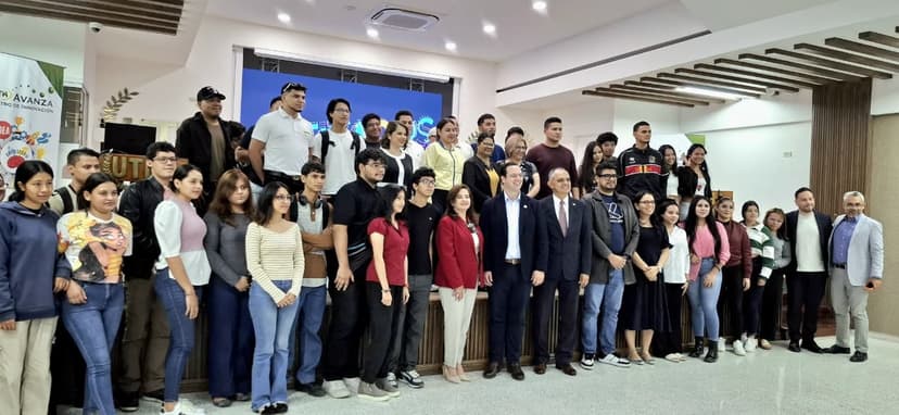 Jóvenes emprendedores de UTH reciben impulso con capital semilla gracias a Próspera Honduras